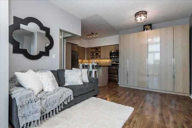 PH04 - 284 Queen St E, Condo with 2 bedrooms, 2 bathrooms and 1 parking in Brampton ON | Image 3