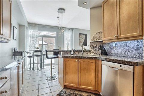 9 Krisbury Ave, House attached with 3 bedrooms, 4 bathrooms and 4 parking in Vaughan ON | Image 7