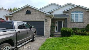 8001 Woodsview Cres, House detached with 3 bedrooms, 1 bathrooms and 2 parking in Niagara Falls ON | Image 1