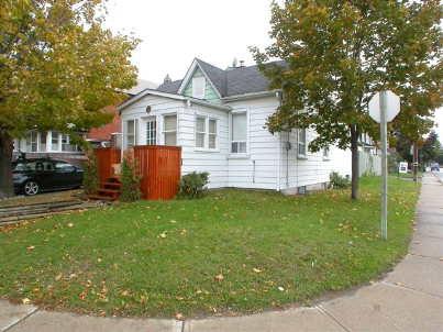 908 Windermere Ave, House detached with 2 bedrooms, 2 bathrooms and 2 parking in York ON | Image 1
