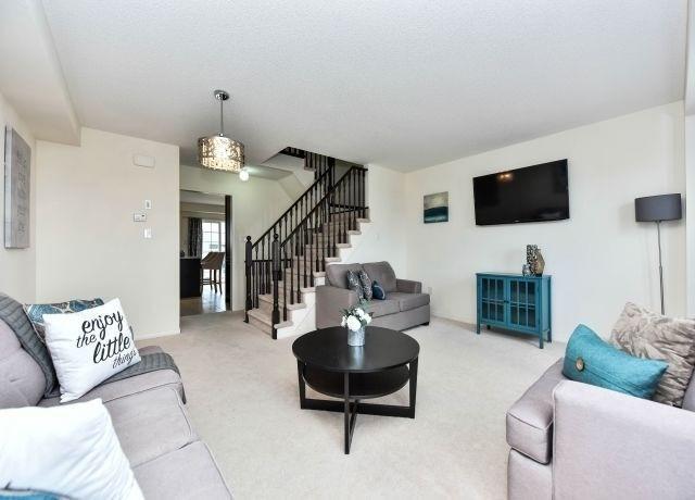 884 Audley Rd N, House attached with 3 bedrooms, 3 bathrooms and 1 parking in Ajax ON | Image 3