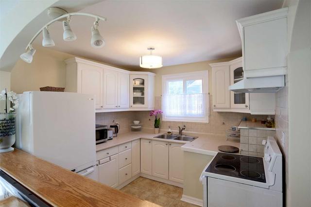 MAIN - 334 Taylor Mills Dr N, House semidetached with 3 bedrooms, 1 bathrooms and 5 parking in Richmond Hill ON | Image 6