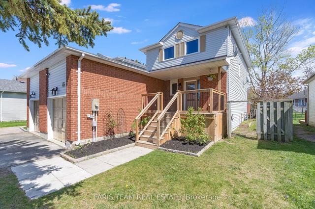 33 Donald Cres, House detached with 3 bedrooms, 2 bathrooms and 3 parking in Wasaga Beach ON | Image 1