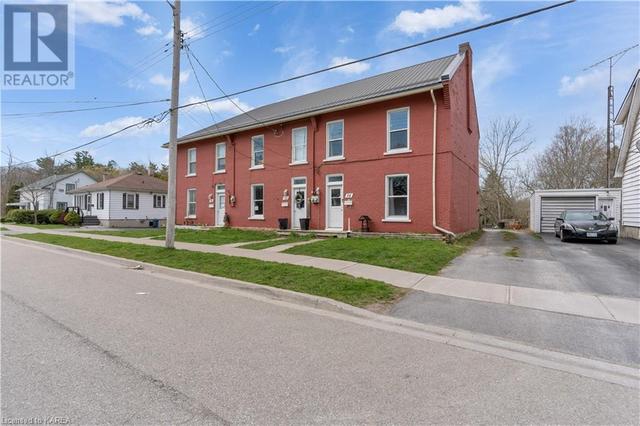 30 - 32 Victoria Ave, House other with 9 bedrooms, 3 bathrooms and 5 parking in Gananoque ON | Image 2