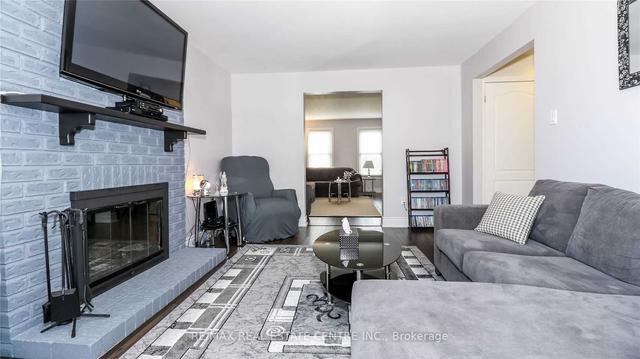 MAIN - 10 Newcastle Cres, House detached with 5 bedrooms, 3 bathrooms and 2 parking in Brampton ON | Image 2