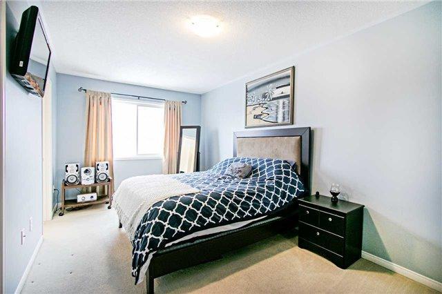 909 Fetchison Dr, House attached with 3 bedrooms, 3 bathrooms and 2 parking in Oshawa ON | Image 13