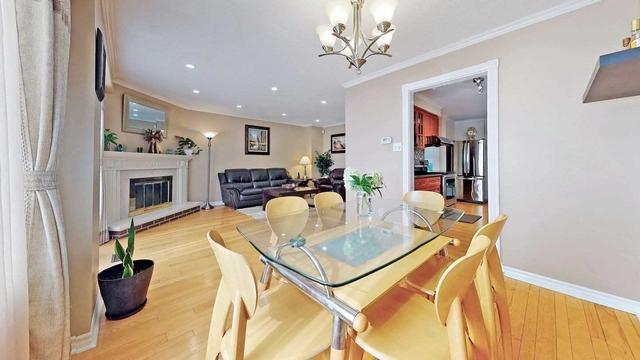 884 Thistle Down Cir, House detached with 3 bedrooms, 3 bathrooms and 5 parking in Mississauga ON | Image 2