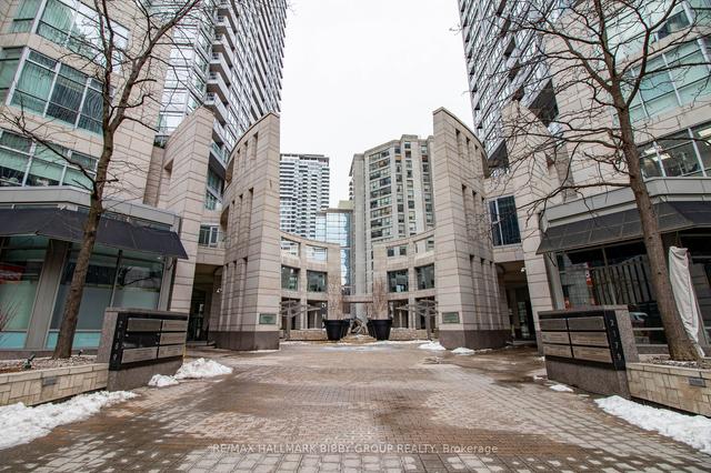 2109 - 2181 Yonge St, Condo with 2 bedrooms, 2 bathrooms and 1 parking in Toronto ON | Image 14