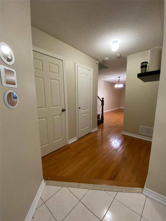 MAIN - 14 Manett Cres, House semidetached with 3 bedrooms, 3 bathrooms and 2 parking in Brampton ON | Image 6