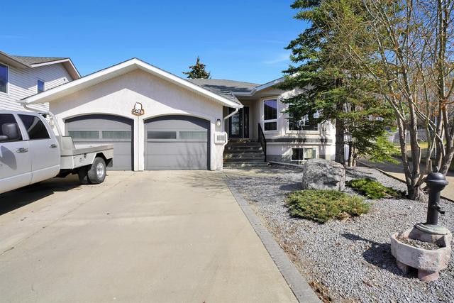 29 Fern Cres, House detached with 3 bedrooms, 2 bathrooms and 3 parking in Sylvan Lake AB | Image 1
