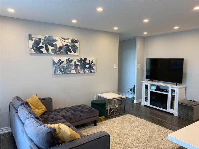 PH12 - 530 Lolita Gdns, Condo with 2 bedrooms, 1 bathrooms and 2 parking in Mississauga ON | Image 3