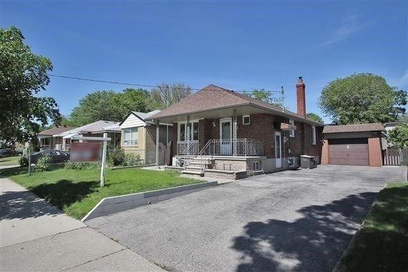 MAIN - 33 Loma Rd, House detached with 3 bedrooms, 1 bathrooms and 2 parking in Etobicoke ON | Image 3