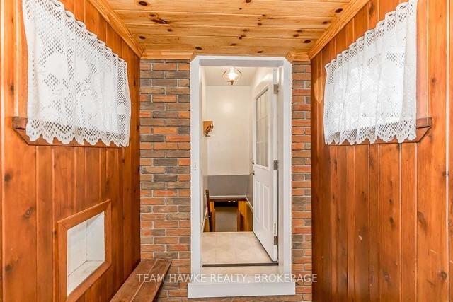 8835 - 8835 On 93, House detached with 3 bedrooms, 1 bathrooms and 10 parking in Midland ON | Image 13