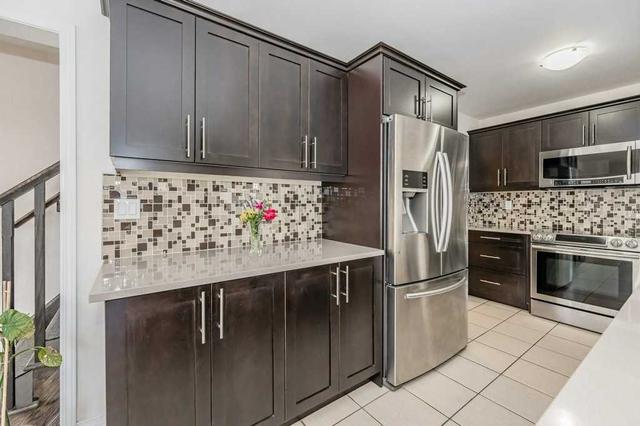 301 Apple Hill Cres, House detached with 3 bedrooms, 4 bathrooms and 4 parking in Kitchener ON | Image 3