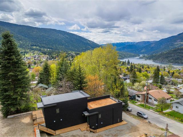 B - 616 Richards St, House detached with 3 bedrooms, 3 bathrooms and 2 parking in Nelson BC | Image 15