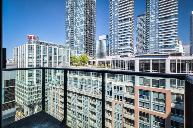 PH1 - 263 Wellington St W, Condo with 1 bedrooms, 1 bathrooms and 1 parking in Toronto ON | Image 9