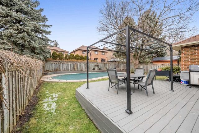 9 Iris Cres, House detached with 4 bedrooms, 3 bathrooms and 6 parking in Brampton ON | Image 32