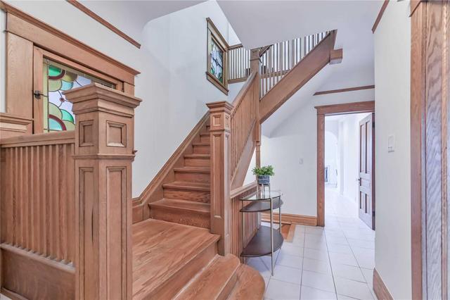 66 Westmount Ave, House detached with 3 bedrooms, 3 bathrooms and 2 parking in Toronto ON | Image 3