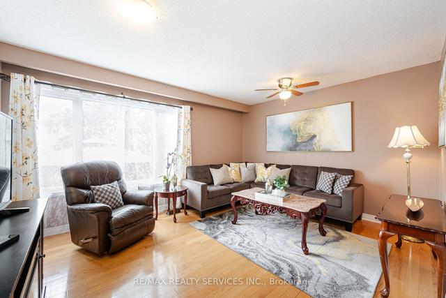 50 Rotherglen Crt, House detached with 3 bedrooms, 4 bathrooms and 5 parking in Brampton ON | Image 7