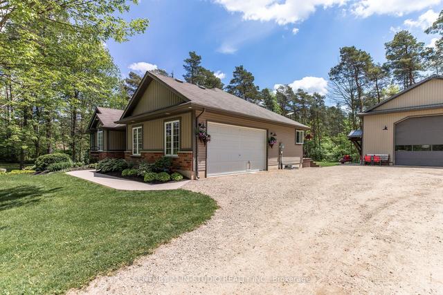 522202 Concession Rd 12, House detached with 3 bedrooms, 3 bathrooms and 15 parking in West Grey ON | Image 2