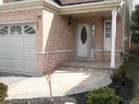 90 Beachgrove Cres, House detached with 3 bedrooms, 3 bathrooms and 2 parking in Whitby ON | Image 2