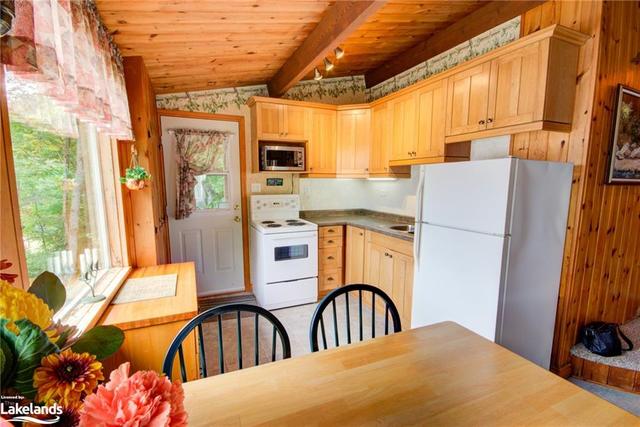 49 Dayeo Dr, House detached with 2 bedrooms, 1 bathrooms and 4 parking in Georgian Bay ON | Image 18