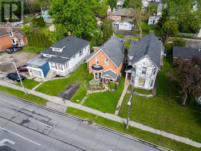215 Grand Ave E, House detached with 3 bedrooms, 2 bathrooms and null parking in Chatham Kent ON | Image 4