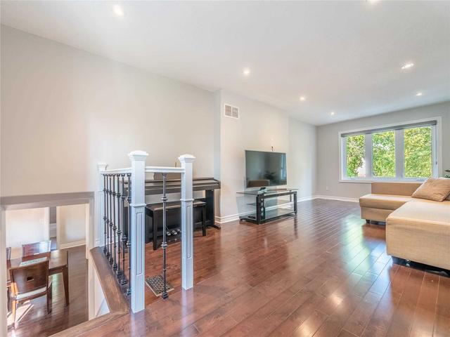 MAIN - 202 Renforth Dr, House detached with 3 bedrooms, 2 bathrooms and 2 parking in Etobicoke ON | Image 11