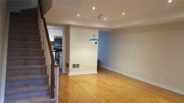 MAIN - 190 Ontario St, House attached with 3 bedrooms, 2 bathrooms and 0 parking in Toronto ON | Image 4