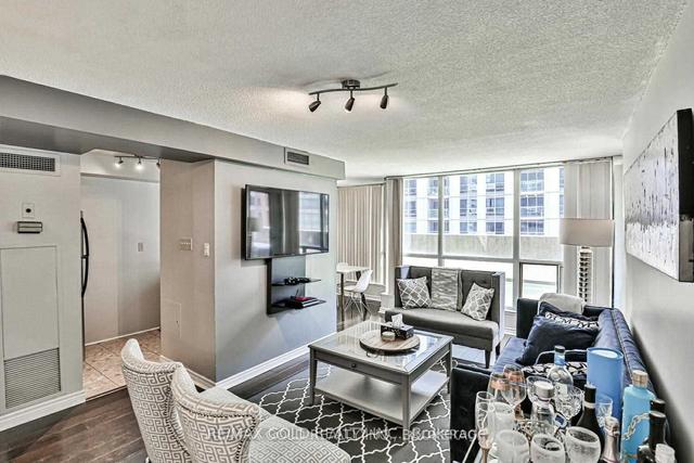 710 - 736 Bay St, Condo with 2 bedrooms, 2 bathrooms and 0 parking in Toronto ON | Image 2