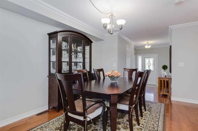 9 Lake Cres, House attached with 3 bedrooms, 4 bathrooms and 2 parking in Barrie ON | Image 2