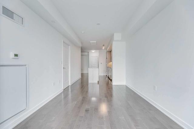 909 - 1 The Mall East, Condo with 1 bedrooms, 1 bathrooms and 0 parking in Toronto ON | Image 2