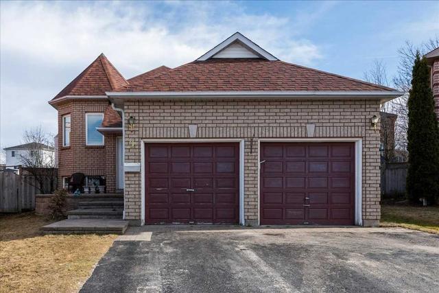9 Kestrel Crt, House detached with 2 bedrooms, 3 bathrooms and 6 parking in Barrie ON | Image 9
