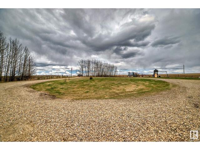 25113 Twp Rd 272, House detached with 3 bedrooms, 2 bathrooms and null parking in Rocky View County AB | Image 4