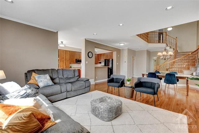 90 Baroness Dr, House detached with 4 bedrooms, 4 bathrooms and 4 parking in Nepean ON | Image 8