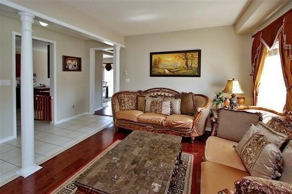 MAIN - 2 Summitgreen Cres, House detached with 4 bedrooms, 4 bathrooms and 2 parking in Brampton ON | Image 10