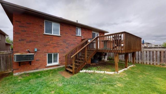 MAIN - 133 Monique Cres, House detached with 3 bedrooms, 2 bathrooms and 2 parking in Barrie ON | Image 9