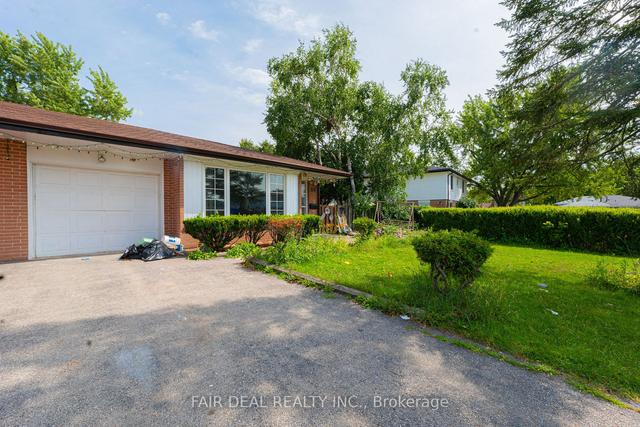90 Cathcart Cres, House semidetached with 3 bedrooms, 2 bathrooms and 3 parking in Brampton ON | Image 23