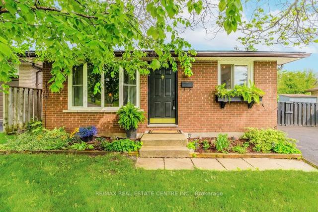 30 Upton Cres, House detached with 2 bedrooms, 2 bathrooms and 3 parking in Guelph ON | Image 12