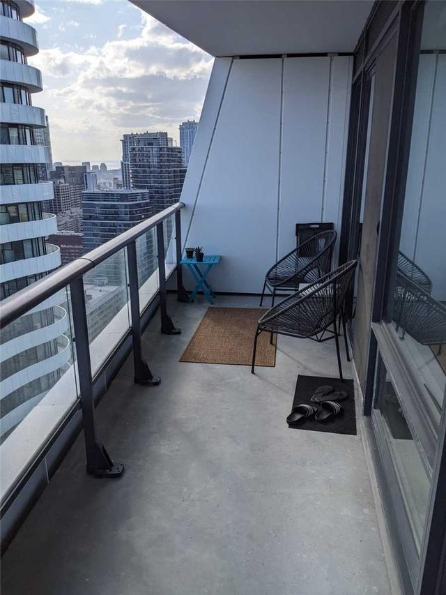 PH17 - 85 Wood St, Condo with 2 bedrooms, 1 bathrooms and 0 parking in Toronto ON | Image 3