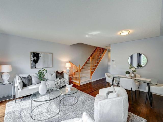 884 Scollard Crt, Townhouse with 3 bedrooms, 2 bathrooms and 2 parking in Mississauga ON | Image 8