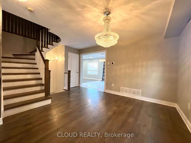 MAIN - 21 Waterdale Rd, House detached with 4 bedrooms, 3 bathrooms and 2 parking in Brampton ON | Image 9