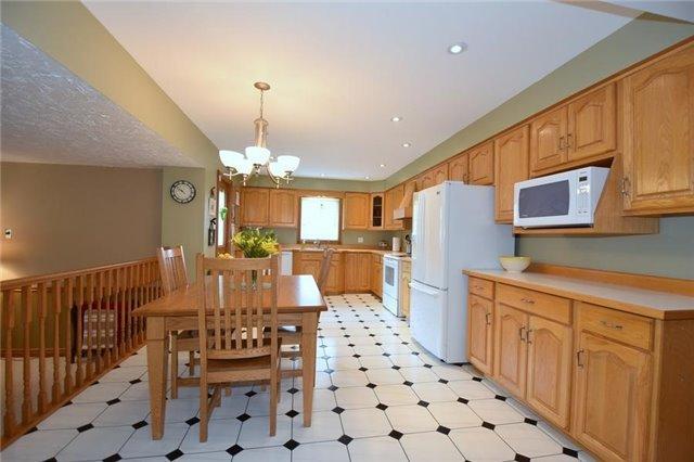 90 Azores Cres, House detached with 4 bedrooms, 3 bathrooms and 2 parking in Cambridge ON | Image 4