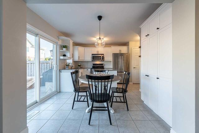 909 Minchin Way, House detached with 3 bedrooms, 3 bathrooms and 2 parking in Milton ON | Image 3