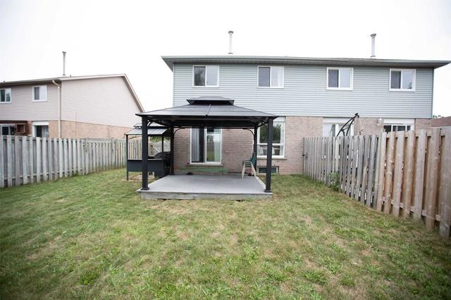 90 Carmine Cres, House semidetached with 3 bedrooms, 2 bathrooms and 3 parking in Cambridge ON | Image 11