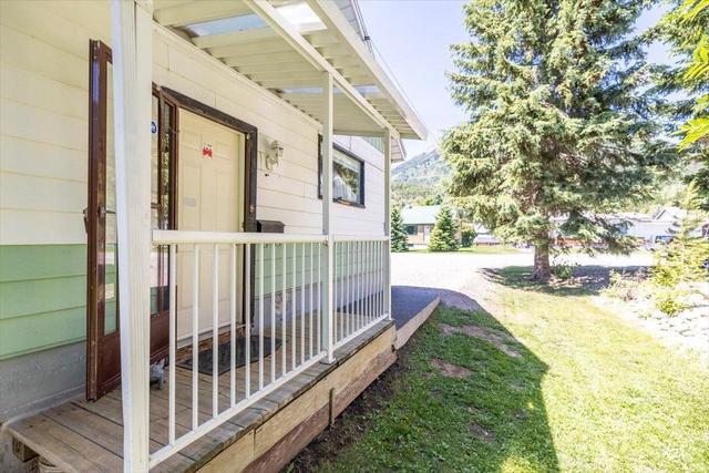 1022 10th Ave, House detached with 3 bedrooms, 1 bathrooms and 4 parking in Fernie BC | Image 43