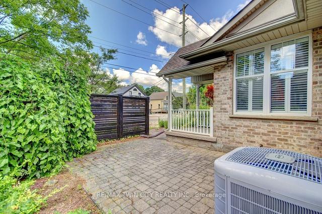 68 Freemont St, House attached with 2 bedrooms, 4 bathrooms and 2 parking in Waterloo ON | Image 27