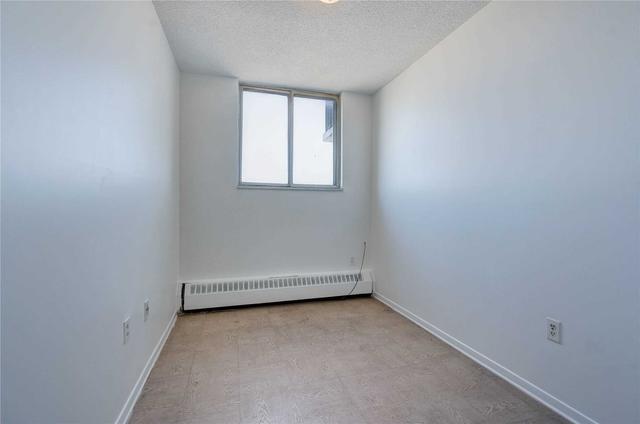 909 - 940 Caledonia Rd, Condo with 2 bedrooms, 1 bathrooms and 1 parking in North York ON | Image 3
