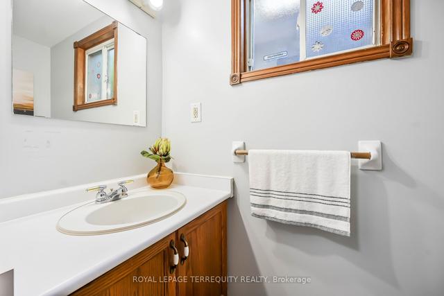 90 Britannia Ave, House detached with 3 bedrooms, 2 bathrooms and 3 parking in Hamilton ON | Image 22