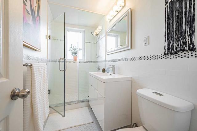 885 Shaw St, House detached with 3 bedrooms, 4 bathrooms and 1.5 parking in Toronto ON | Image 10